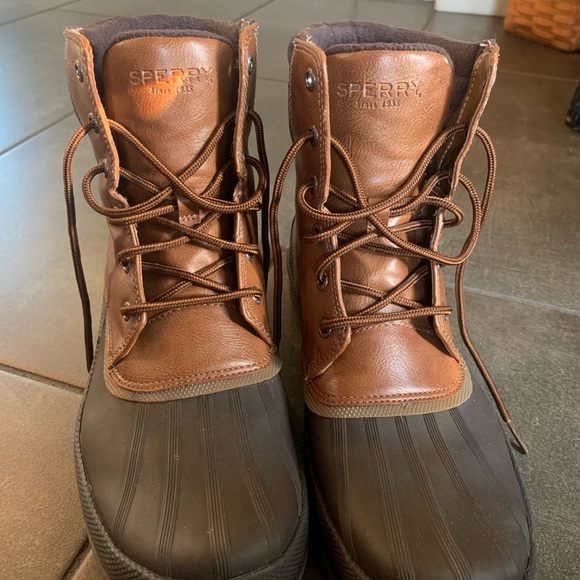 Sperry’s Duck Boots Men’s size 9: commissioned for Coast Guard, not sold online - Picture 2 of 3